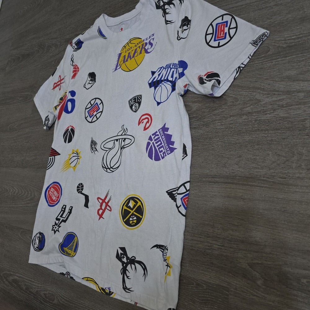 NBA League Team Logos All Over Print Jersey T Shirt Basketball White Mens Medium - Picture 3 of 16